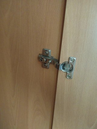 Armario de madera con cajones