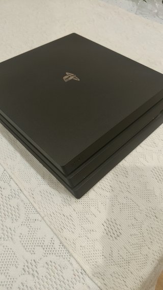 PS4 Pro + 2 Mandos + 4 Juegos