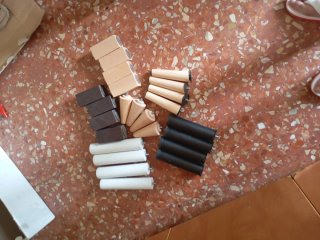 Lote Patas Muebles Madera y Plástico4 € unidad