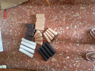 Lote Patas Muebles Madera y Plástico4 € unidad
