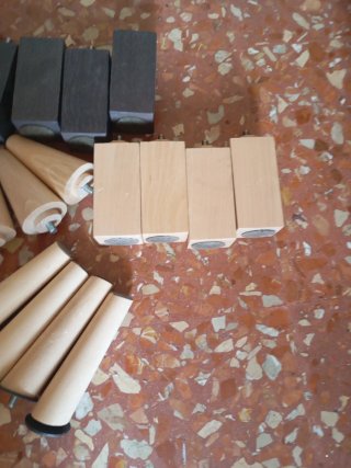 Lote Patas Muebles Madera y Plástico4 € unidad
