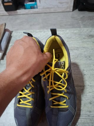 Zapatillas running ON Cloudtec grises