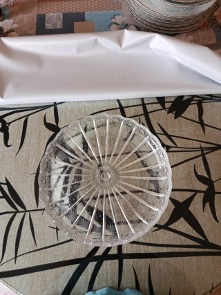Fuente de cristal labrado nueva sin haberse usado