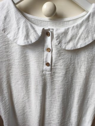 Blusa blanca con cuello Peter Pan