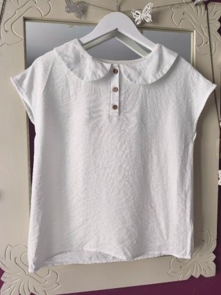 Blusa blanca con cuello Peter Pan