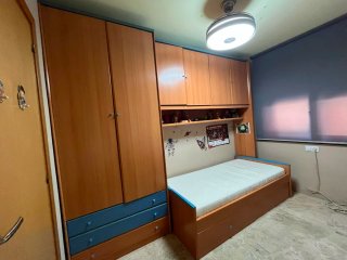 Habitación juvenil. Incluye somier y colchón.