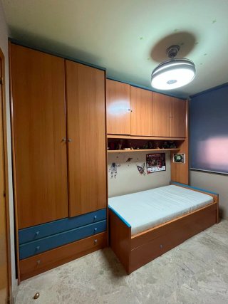 Habitación juvenil. Incluye somier y colchón.