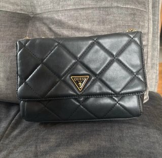 Borsa Guess trapuntata nera con catena