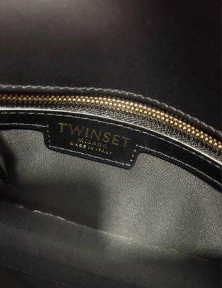 Borsa Twinset nera con dettagli oro