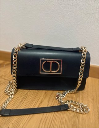 Borsa Twinset nera con dettagli oro