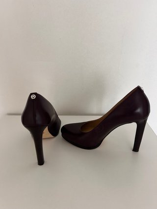 Zapatos de tacón Michael Kors burdeos