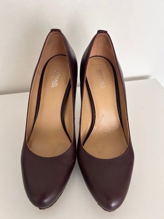Zapatos de tacón Michael Kors burdeos