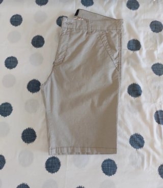 Pantaloni corti tessuto sportivo leggero delavato