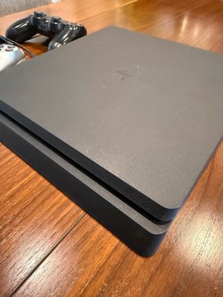 PS4 Slim 500gb + 2 Mandos