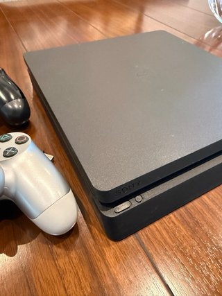 PS4 Slim 500gb + 2 Mandos
