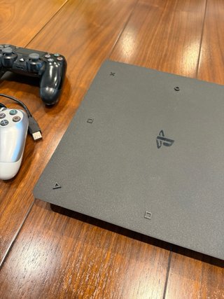 PS4 Slim 500gb + 2 Mandos