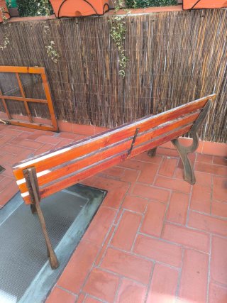 Banco de madera y hierro forjado