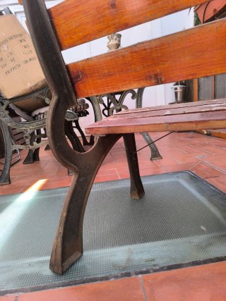 Banco de madera y hierro forjado