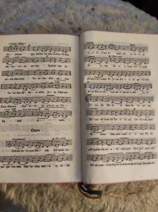 LIBRO LITÚRGICO ANTIGUO