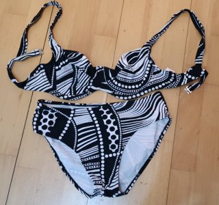 Bikini blanco y negro estampado