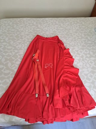 Falda flamenca roja con tirantes