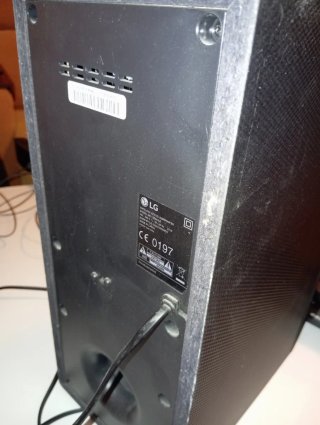 Barra de sonido y altavoz negro LG