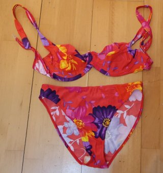 Bikini rojo floral