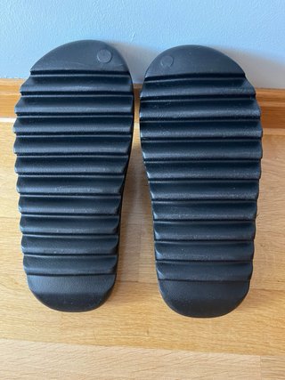 Chanclas Yeezy Slide