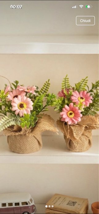Fiori artificiali con vasi in juta