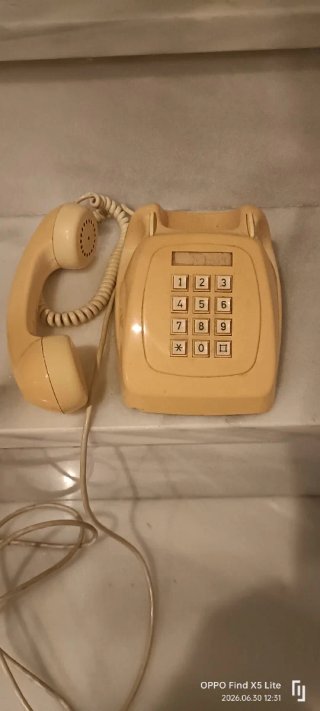 Teléfono vintage beige