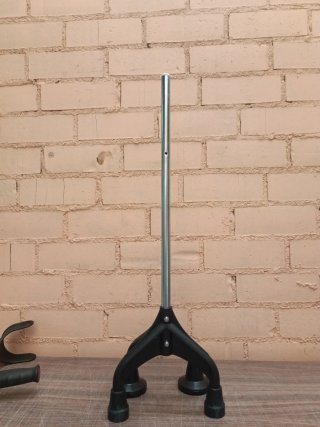 Muleta KMINA de Fibra de Carbono con Soporte