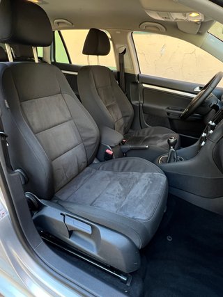 Volkswagen Golf 2011 1.6 TDI VARIANT 105CV