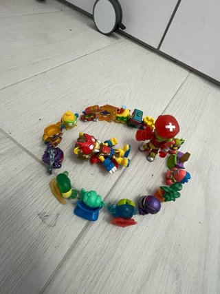 SuperThings lote minimo 15€. Lote entero 100€