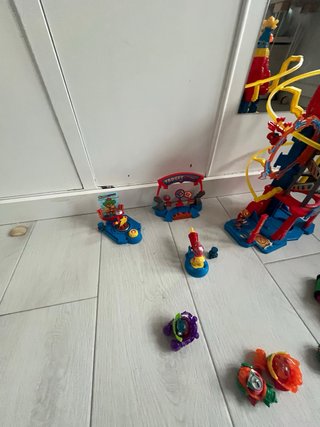 SuperThings lote minimo 15€. Lote entero 100€