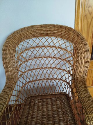 Sillón de mimbre artesanal