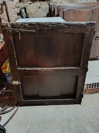 Puerta antigua de madera rústica