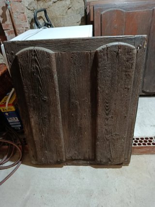 Puerta antigua de madera rústica