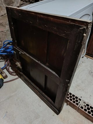 Puerta antigua de madera rústica