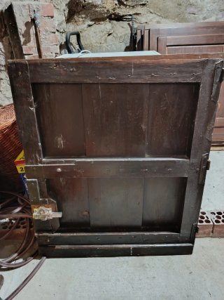 Puerta antigua de madera rústica