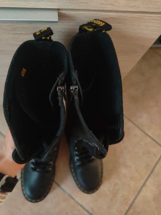 Stivali Dr. Martens neri alti