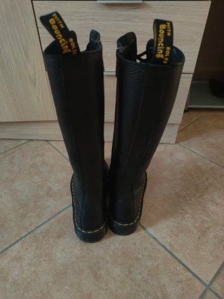 Stivali Dr. Martens neri alti
