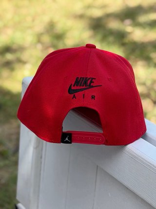 Gorra Jordan Roja y Negra