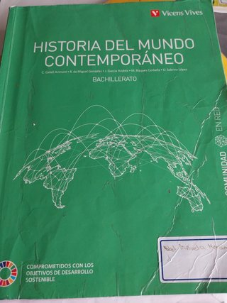 Libros 1 bachillerato, y uno de latín 4 de la ESO,