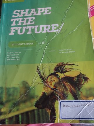 Libros 1 bachillerato, y uno de latín 4 de la ESO,