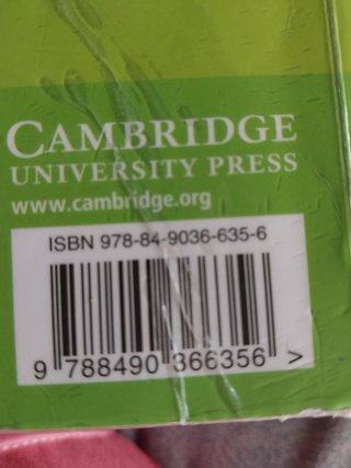 Libros 1 bachillerato, y uno de latín 4 de la ESO,
