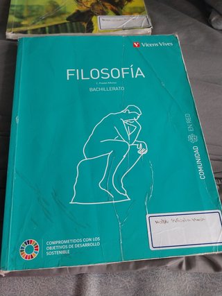 Libros 1 bachillerato, y uno de latín 4 de la ESO,
