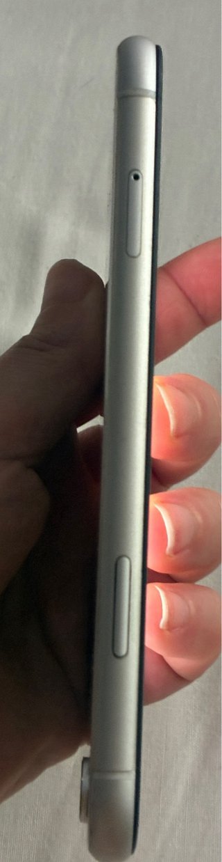 iPhone XR 64GB Bianco con schermo nuovo – 150€