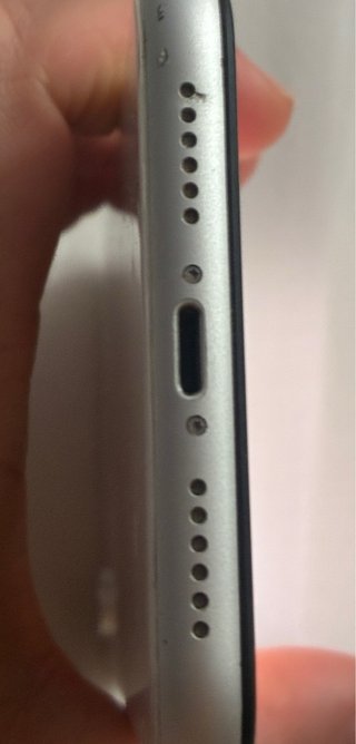 iPhone XR 64GB Bianco con schermo nuovo – 150€