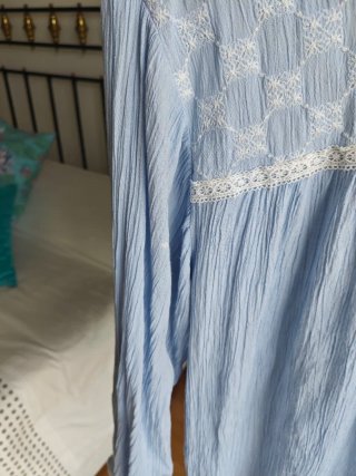 Camisa Oversize Azul con Bordado Blanco