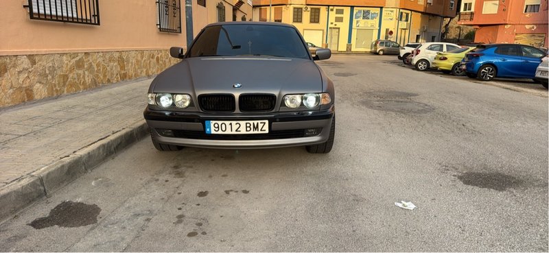 BMW Serie 7 2001 - foto 1